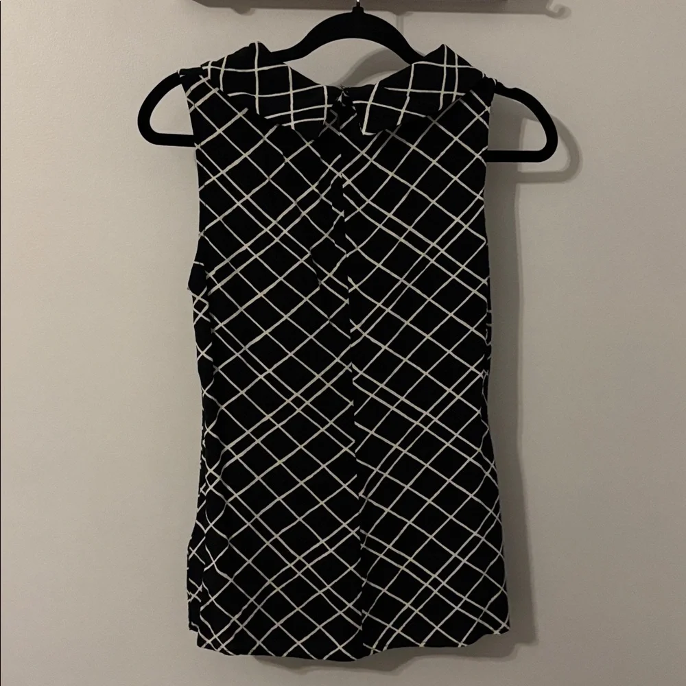 Banana Republic Black and White Sleeveless Top - Picture 3 of 3